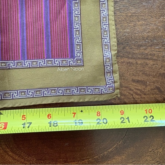 Albert Nipon Geometric Pattern with. Order design Vintage 20-1/2 x 21” Scarf - Picture 7 of 7